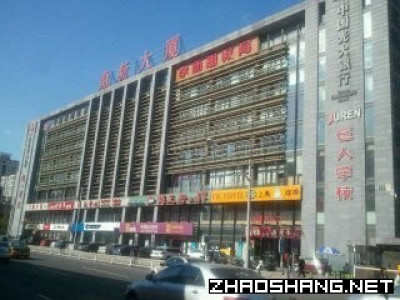 地铁7号线B口出鼎新大厦