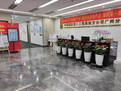 办公室出租 广州绿地中央广场精装修1135方写字楼出租 前台大气 形象好