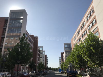 顺义区厂房出租顺义10000平厂房出租，可环评生产，手续齐全，正规园区，政策优惠！