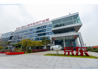 国企精装写字楼全年免租，数量有限，先到先得